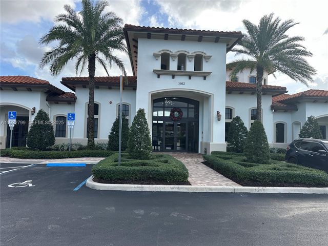 11718 SW 13th Ct, Pembroke Pines, FL 33025