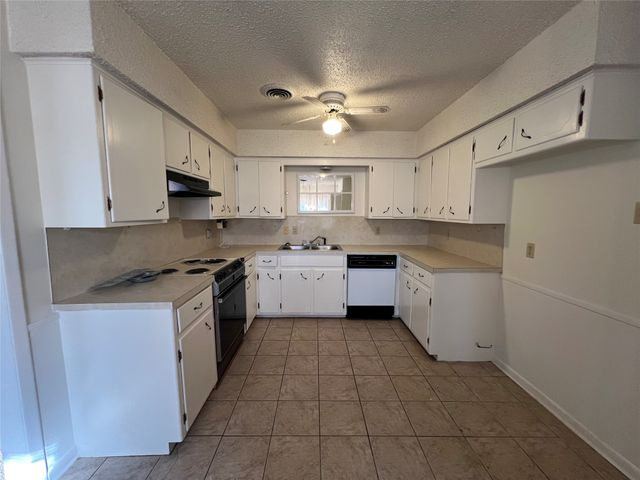 2209 N Woods Street, Sherman, TX 75092
