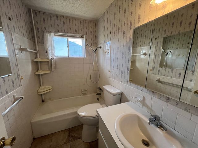 2209 N Woods Street, Sherman, TX 75092