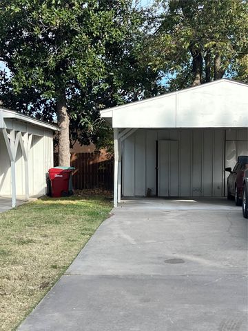 2209 N Woods Street, Sherman, TX 75092