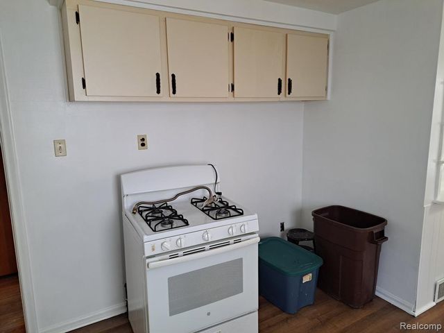 17730 Five Points Street, Redford, MI 48240