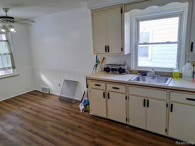 17730 Five Points Street, Redford, MI 48240