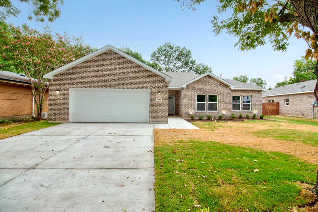 1015 HOLIDAY Drive, Sherman, TX 75090