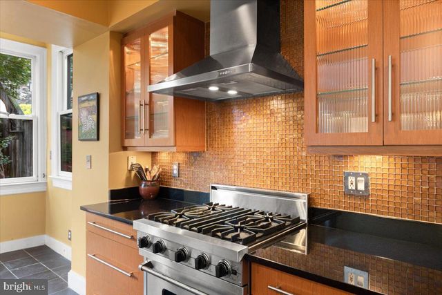 2816 27TH ST NW, Washington, DC 20008