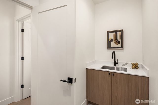 4417 2nd Avenue NE, Seattle, WA 98105