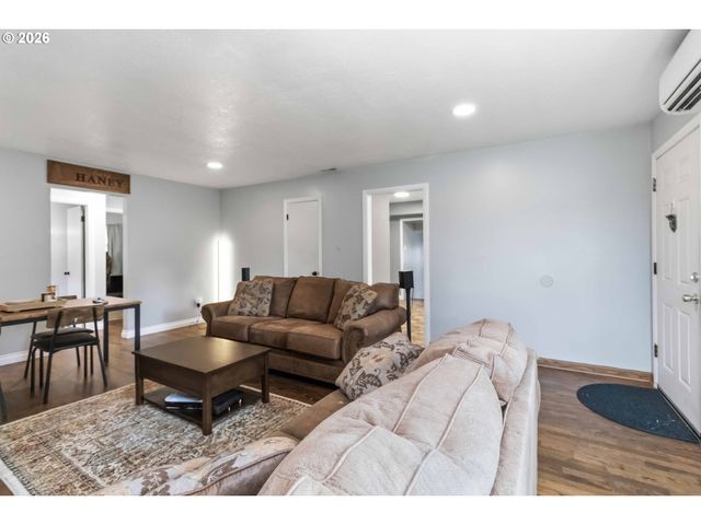 1159 19TH Ave, Longview, WA 98632