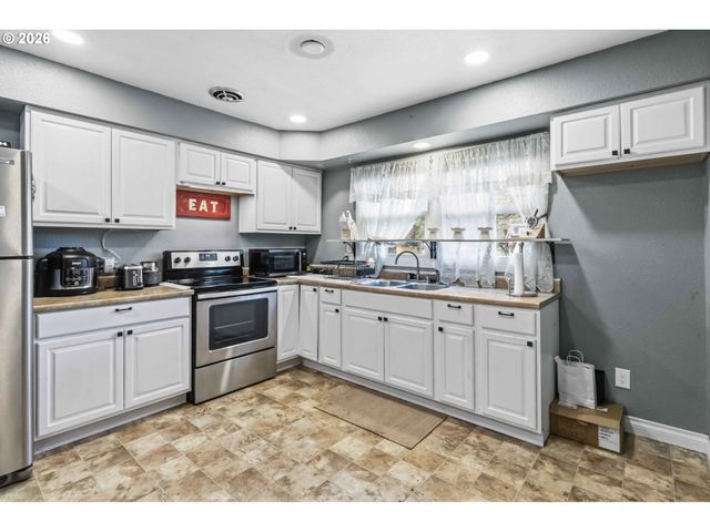 1159 19TH Ave, Longview, WA 98632