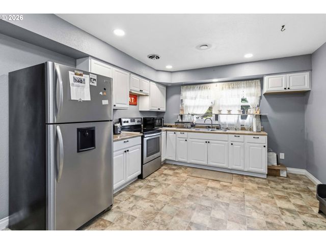 1159 19TH Ave, Longview, WA 98632