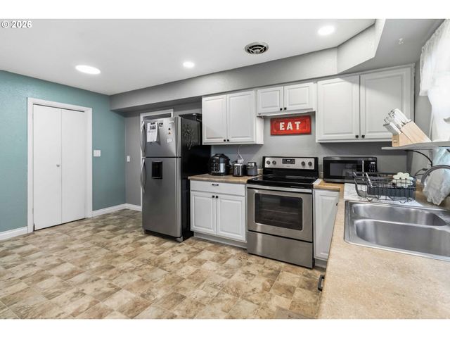 1159 19TH Ave, Longview, WA 98632