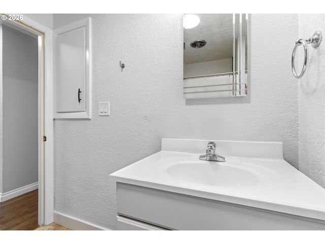 1159 19TH Ave, Longview, WA 98632