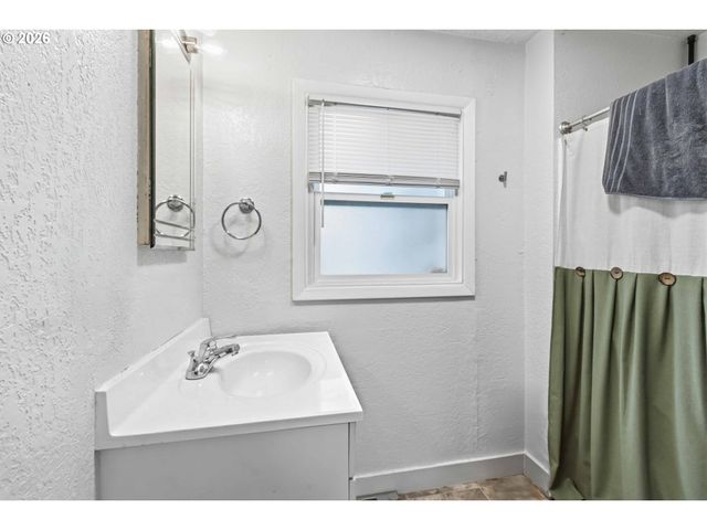 1159 19TH Ave, Longview, WA 98632