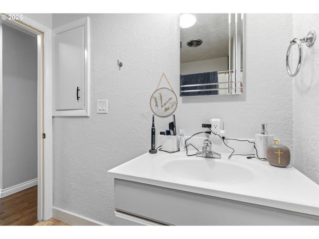 1159 19TH Ave, Longview, WA 98632