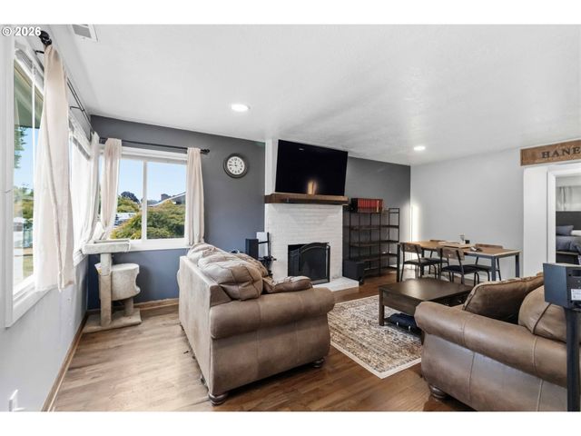 1159 19TH Ave, Longview, WA 98632