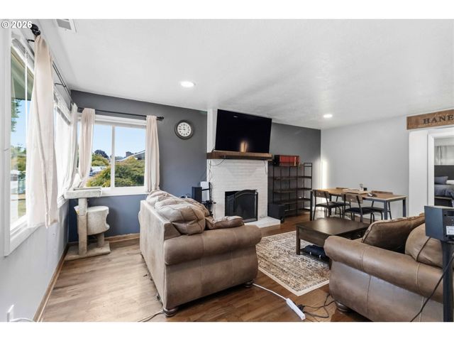 1159 19TH Ave, Longview, WA 98632