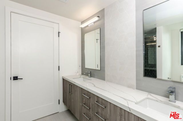 105 S Doheny Drive PH2, Los Angeles, CA 90048