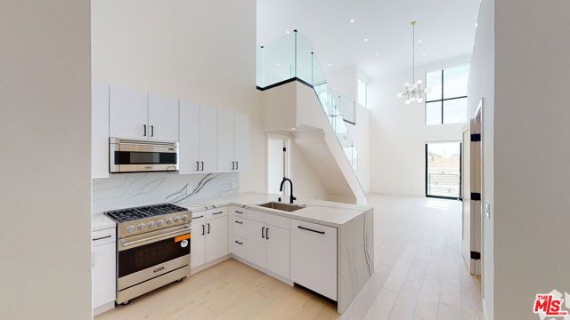105 S Doheny Drive PH2, Los Angeles, CA 90048