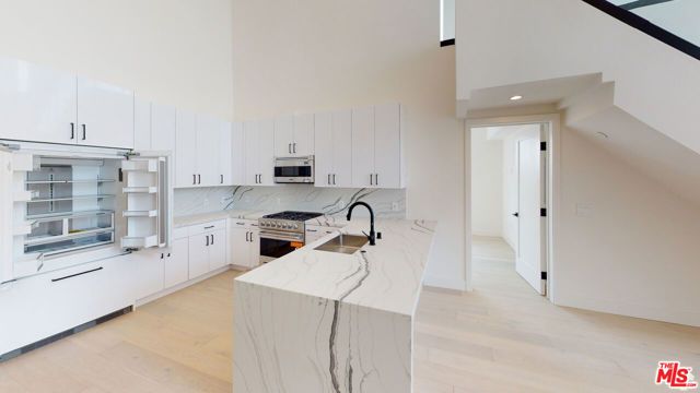 105 S Doheny Drive PH2, Los Angeles, CA 90048