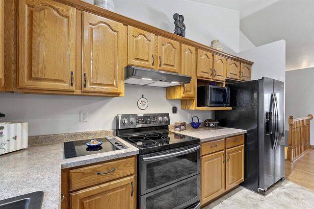 1615 SHALLOW CREEK COURT, Green Bay, WI 54313