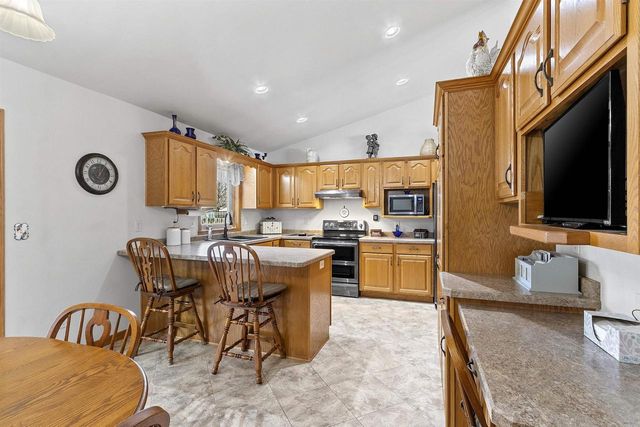 1615 SHALLOW CREEK COURT, Green Bay, WI 54313