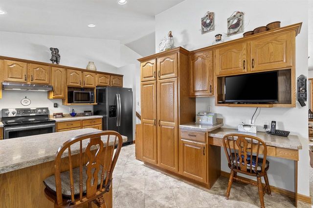 1615 SHALLOW CREEK COURT, Green Bay, WI 54313