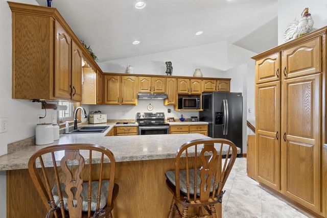 1615 SHALLOW CREEK COURT, Green Bay, WI 54313