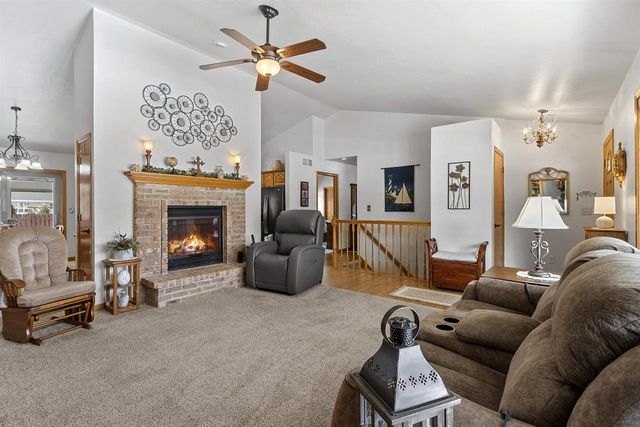 1615 SHALLOW CREEK COURT, Green Bay, WI 54313