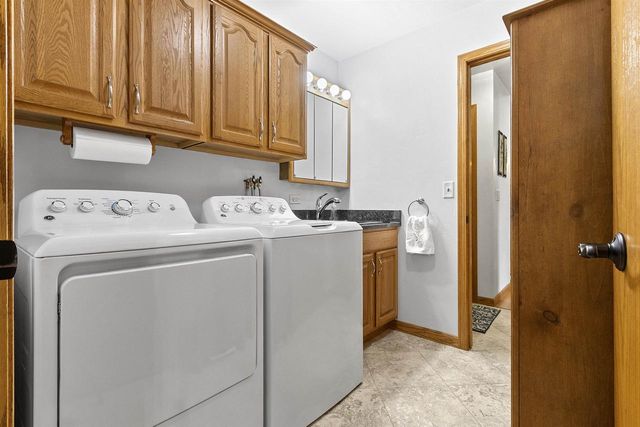 1615 SHALLOW CREEK COURT, Green Bay, WI 54313