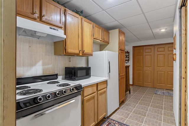 1615 SHALLOW CREEK COURT, Green Bay, WI 54313