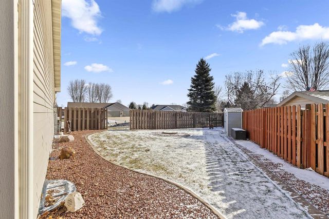 1615 SHALLOW CREEK COURT, Green Bay, WI 54313