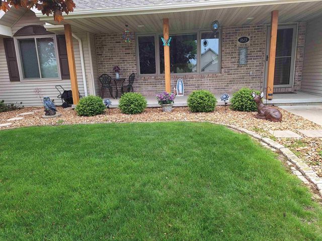 1615 SHALLOW CREEK COURT, Green Bay, WI 54313