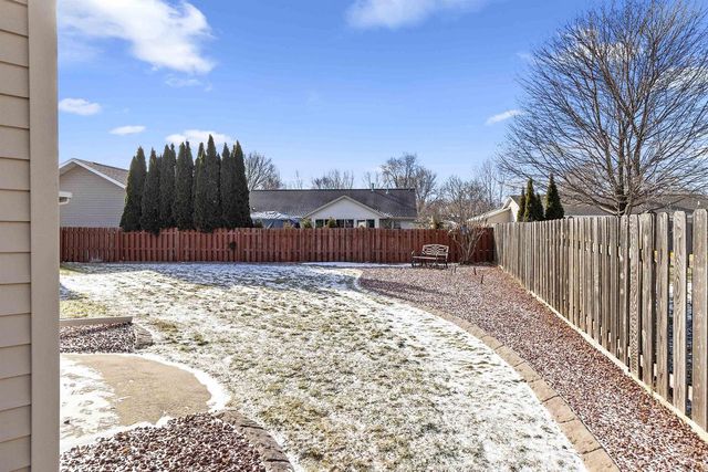 1615 SHALLOW CREEK COURT, Green Bay, WI 54313