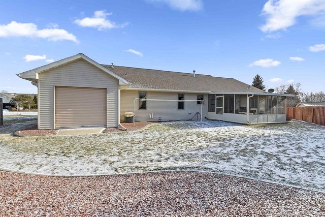 1615 SHALLOW CREEK COURT, Green Bay, WI 54313