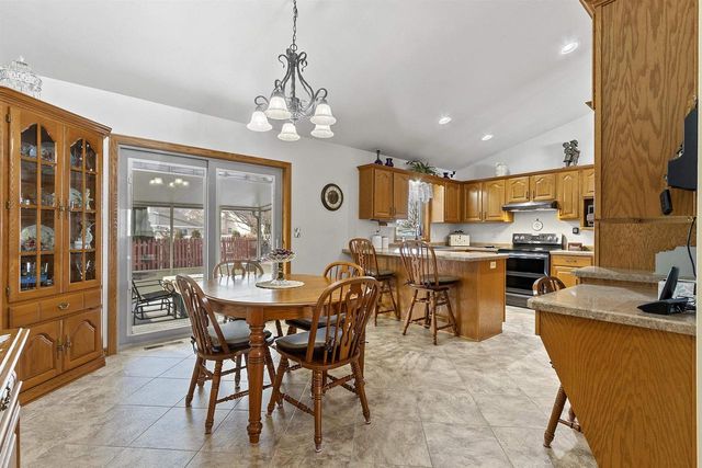 1615 SHALLOW CREEK COURT, Green Bay, WI 54313