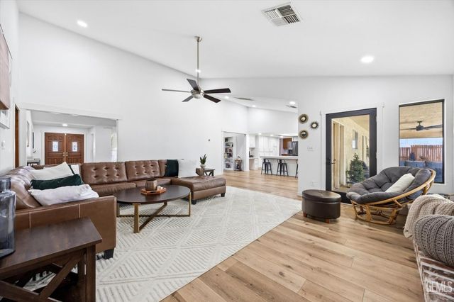 7016 Elias Avenue, Bakersfield, CA 93308