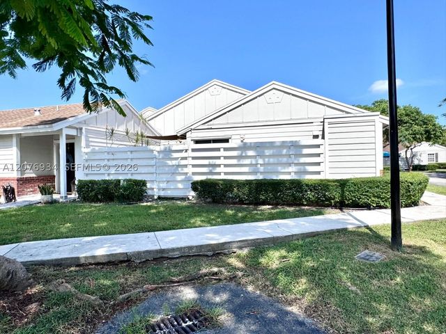 13700 SW 149th Cir Ln 4-60, Miami, FL 33186