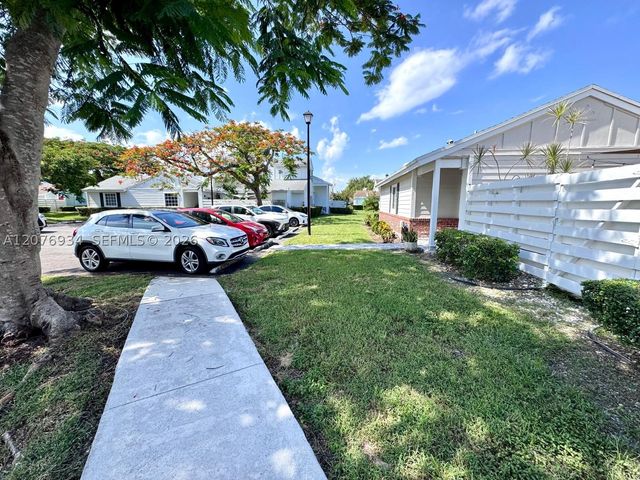 13700 SW 149th Cir Ln 4-60, Miami, FL 33186