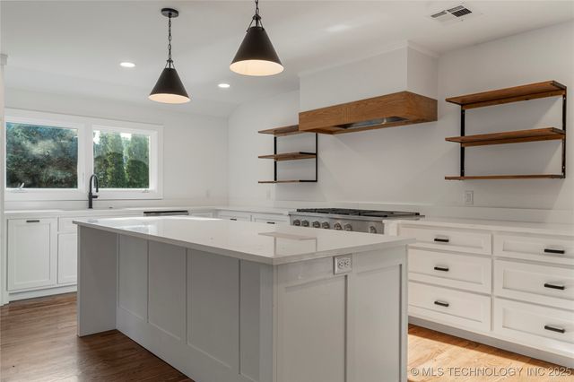 3019 S Boston Court, Tulsa, OK 74114