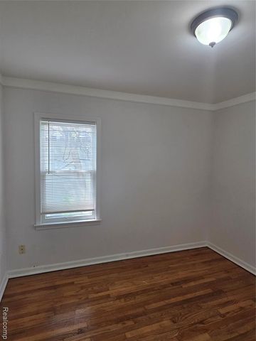 7211 Paige Avenue, Warren, MI 48091