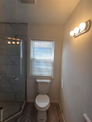 7211 Paige Avenue, Warren, MI 48091