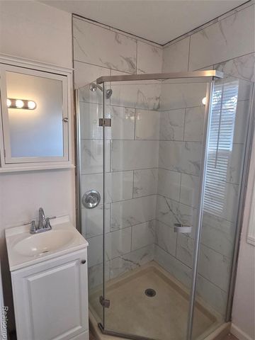 7211 Paige Avenue, Warren, MI 48091