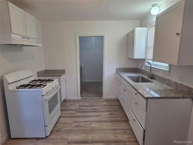 7211 Paige Avenue, Warren, MI 48091