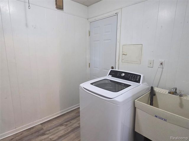 7211 Paige Avenue, Warren, MI 48091