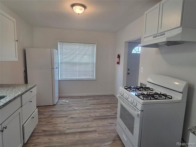 7211 Paige Avenue, Warren, MI 48091