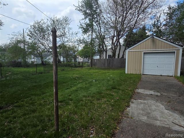 7211 Paige Avenue, Warren, MI 48091