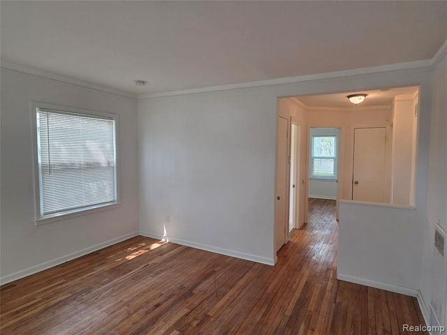 7211 Paige Avenue, Warren, MI 48091
