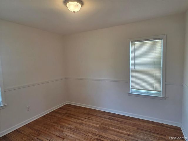 7211 Paige Avenue, Warren, MI 48091