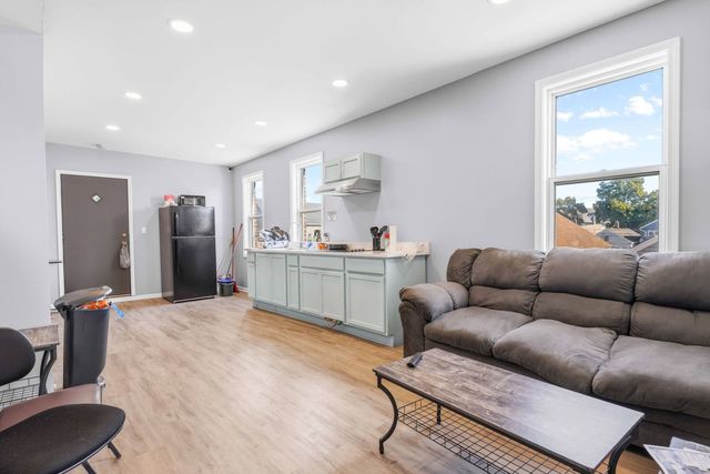 2926 S Lyman Street, Chicago, IL 60608