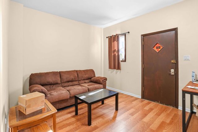 2926 S Lyman Street, Chicago, IL 60608