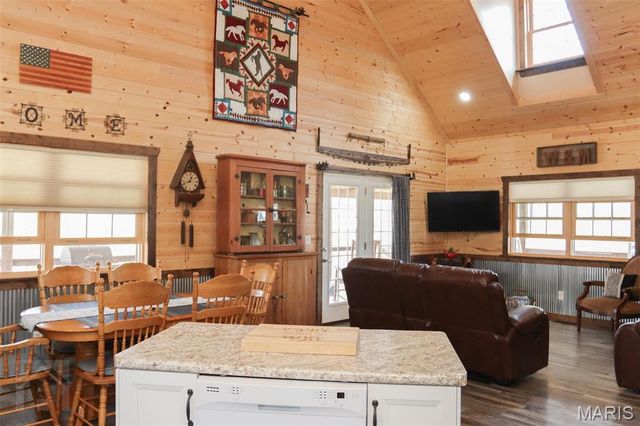 15785 Commander Drive, Dixon, MO 65459