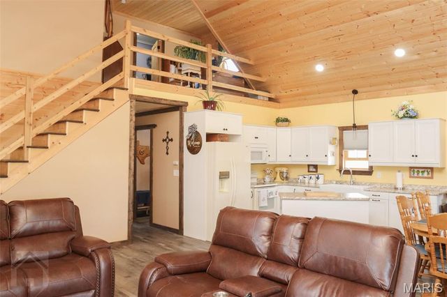 15785 Commander Drive, Dixon, MO 65459